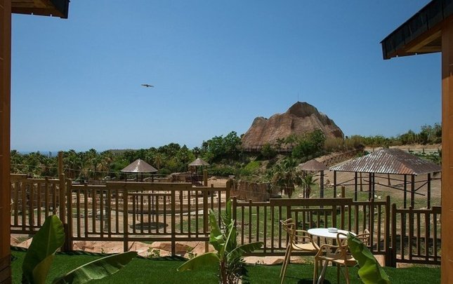 Polynesian vista pradera de elefantes premium Magic Natura Animal, Waterpark Resort Benidorm